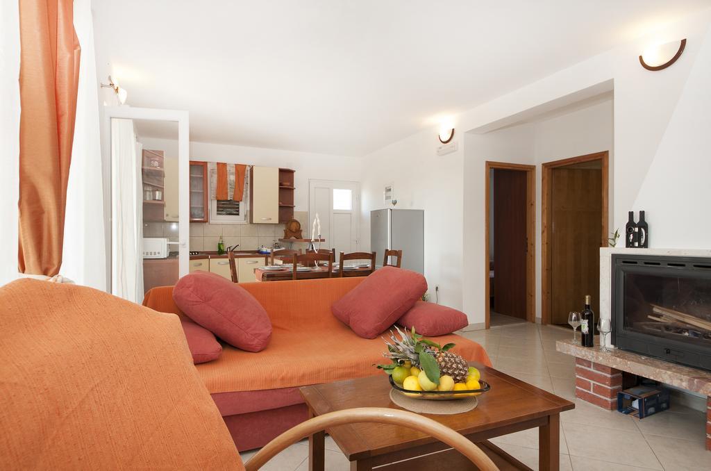 Guest House Loranum Sevid Rum bild